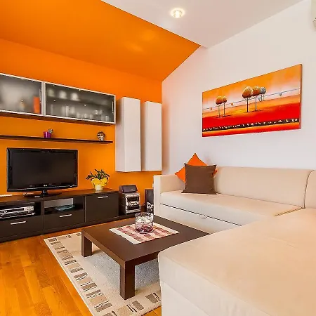 Apartment Orange House Pula