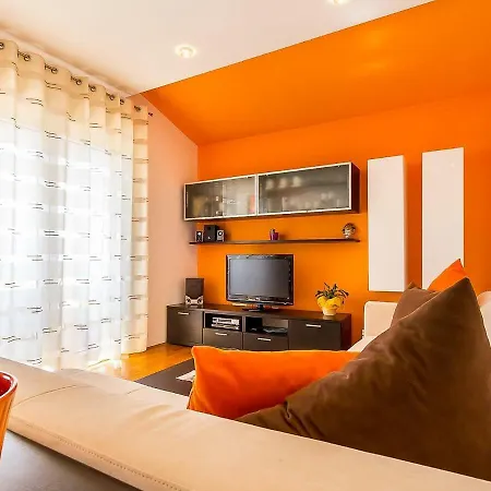 Orange House Pula