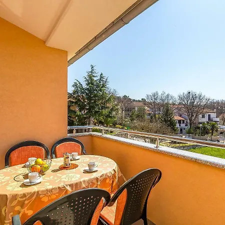 Orange House Apartment *